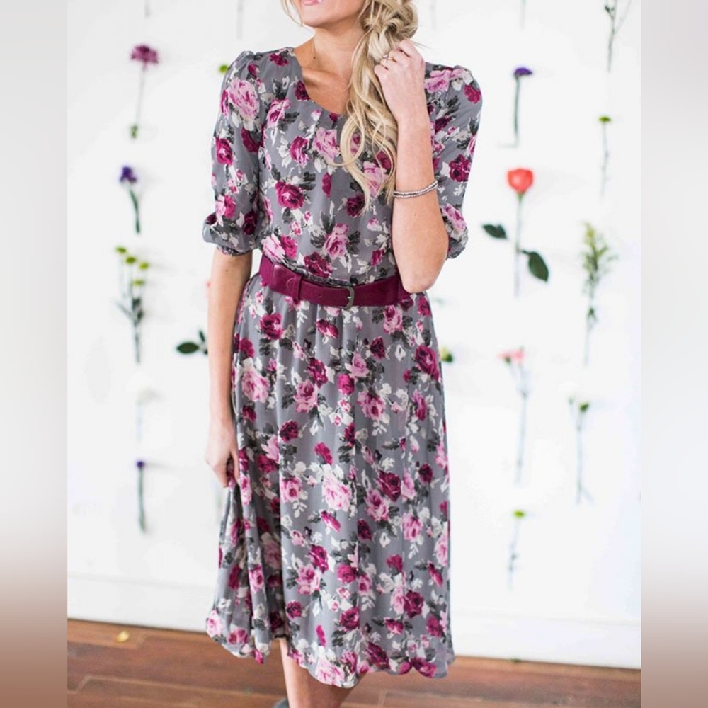 Flattering A-line Floral Gray and Pink Dress, Classic Vintage Vibes!